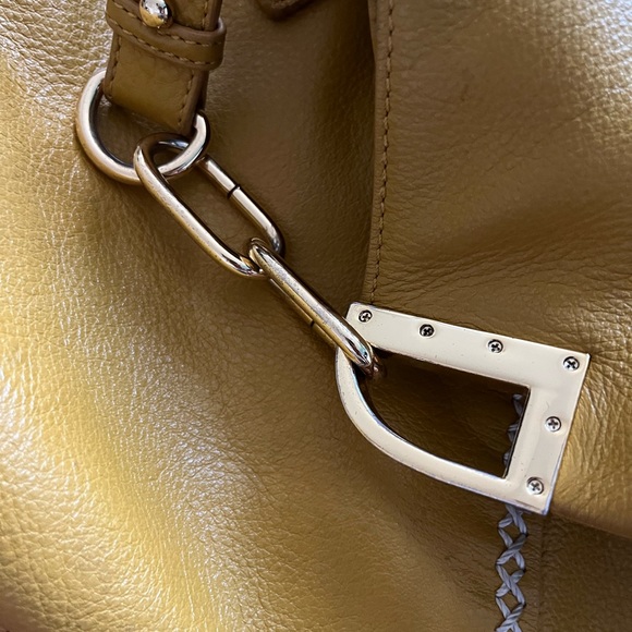 Cute shoulder bag ๐ - Picture 3 of 4